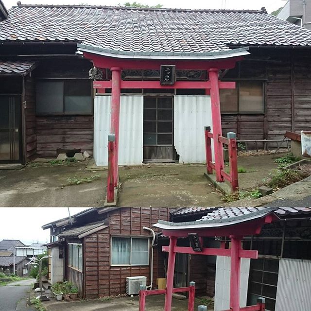 「 #二ツ岩神社 」ですにゃ。住宅街で偶然見つけた神社。佐渡島に有名な #パワースポット #二ツ岩大明神  と何か関係あるのかにゃ？