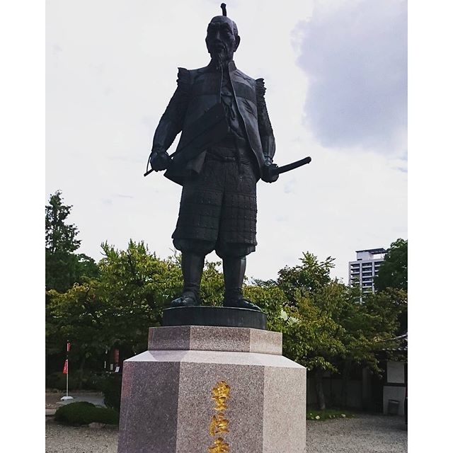 #豊臣秀吉 氏のでっかい銅像あった！ #大阪城 だものあるよね。 #さむねこさんぽ #大阪