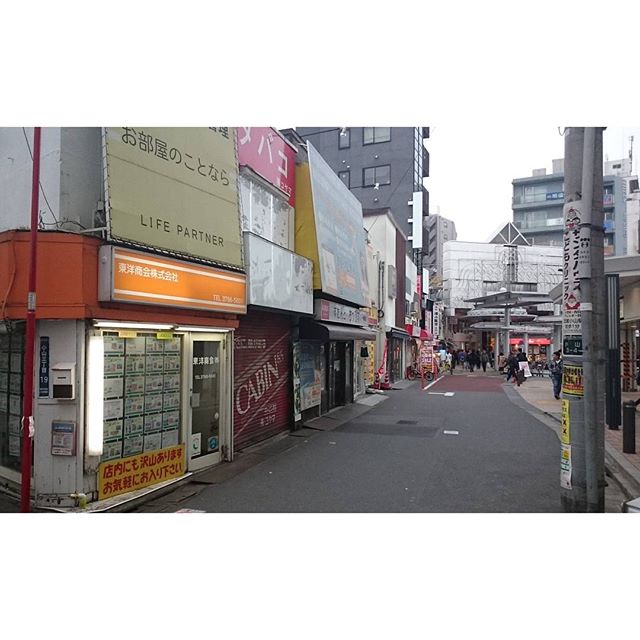 #武蔵小山 #散歩 #実況 駅を出て商店街までのお店は全部再開発でなくなりますな… 何年規模の再開発だ？