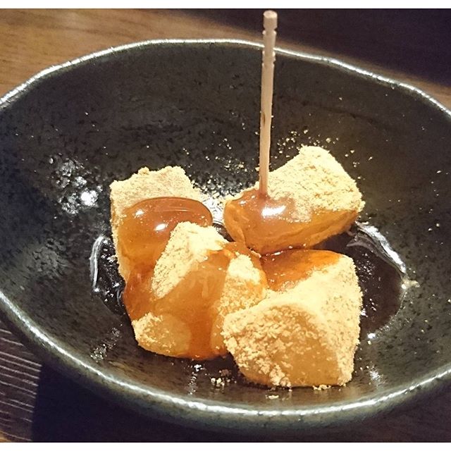 #人形町 #和菓子 #わらびもち #黒蜜 #きな粉 の組み合わせは最高レベル！信玄餅でお馴染みの黒蜜きな粉は無敵の美味しさ！いくらでもはいりますわ！ #sweets