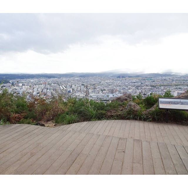 福島駅周辺の散歩 #信夫山 の展望デッキからの眺め。 UFO写ってますように… #侍猫さんぽ