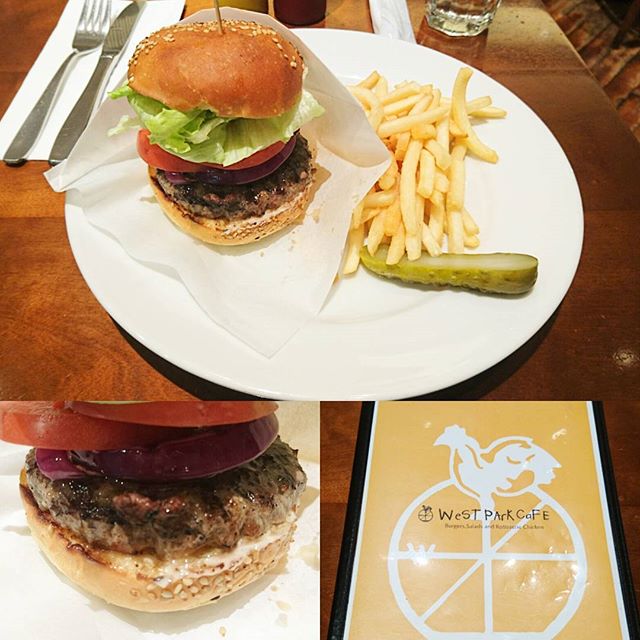 羽田空港第２ターミナルでのお食事 #ウエストパークカフェ のビーフ100%のバーガーをGoogle先生がおすすめしてたから食べてみたよ。確かに牛牛してるバーガーだったね。マツコ氏も来てたらしい