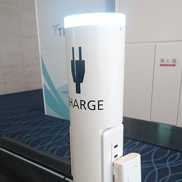 空港内には充電スポットがいっぱいあるからブロガーも安心だね。