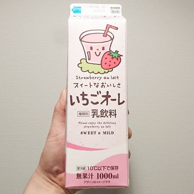 #いちご牛乳クラブ #いちごオーレ #侍猫度☆☆☆★★ 何時もの苺牛乳の味なんだけど牛乳の割合が多いのかな？謎苺の甘さが控えめな感じだね。牛乳強いってのも、これはこれでありだね。 #イチゴオレ #いちごオレ #いちご牛乳 #イチゴ牛乳 #苺牛乳 #メソギア派 #糖分