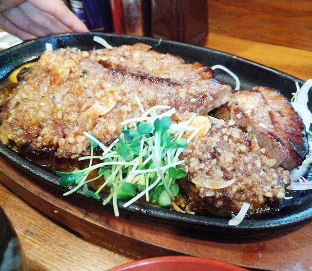 今年初のさんきちのジャンボステーキだね！美味いねぇ〜！さて… あした何に食べる？ #武蔵小山 #さんきち