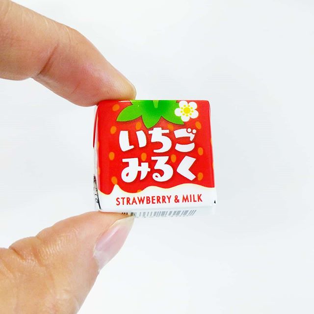 #いちご牛乳クラブ #いちごみるく #侍猫度☆☆☆★★いつもの激甘謎イチゴ系の味だね。中にイチゴゼリー的なのがはいっててちょいフレッシュ。 #いちごオレ #いちご牛乳 #イチゴ牛乳 #苺牛乳 #メソギア派 #糖分