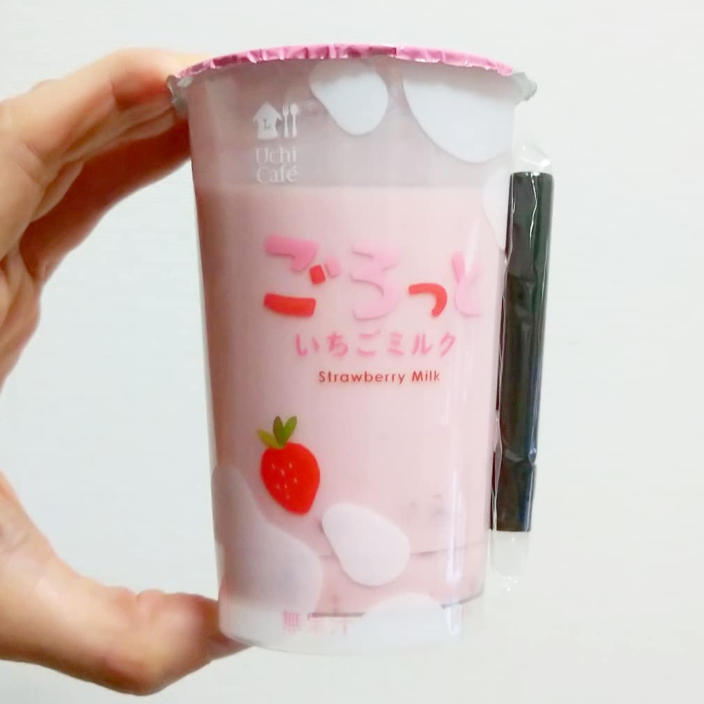 #いちごミルクラブ #東京めいらく千葉工場  #ごろっといちごミルク 謎イチゴ系－－☆－－本物イチゴ系甘さ強め系☆－－－－控え目系こってり系－☆－－－さっぱり系超ミルク系－－☆－－ほんのり系おもいで度－－☆－－ #侍猫度激甘で良い！ツブツブ苺のフレッシュをかき消す練乳的コッテリ激烈甘いやつ！おそらく一般の人には甘過ぎるだろうなぁ…でもこのくらい攻めてる甘さは大好き！良き！ローソンで買ったやつだね#いちごオレ #いちごオレ味 #いちごミルク #いちごミルクみたい #いちご牛乳 #いちご牛乳味 #イチゴ牛乳 #いちご牛乳クラブ #苺牛乳 #苺牛乳が好き #苺ミルク #苺スイーツ #苺 #苺好きに生まれたからには #メソギア派 #糖分 #いちごミルク味 #スイーツ #スイーツ好き #スイーツスタグラム #スイーツタイム #スイーツ写真 #strawberry #strawberrymilk