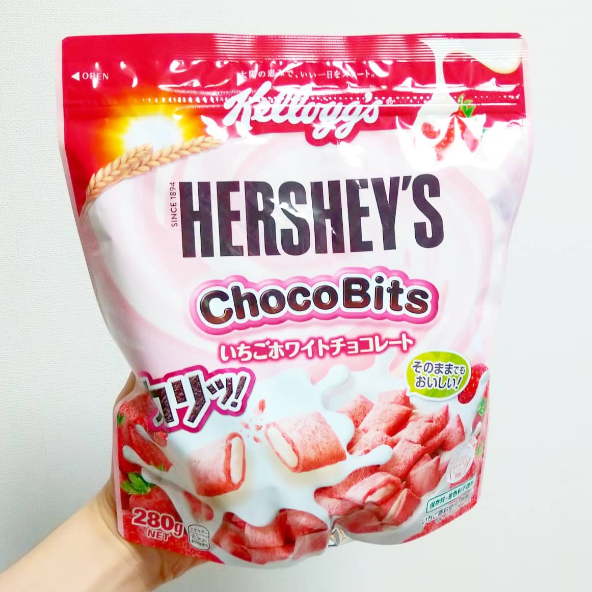 #いちごミルクラブ#日本ケロッグ #チョコビッツいちごホワイトチョコレート 謎イチゴ系－－☆－－本物イチゴ系甘さ強め系－－－☆－控え目系こってり系－－－☆－さっぱり系超ミルク系－－☆－－生クリーム系おもいで度－－☆－－ #侍猫度袋開けたらほんのり苺かおるピンクの生地の中にホワイトチョコが入ったやつ。苺感は控えめだね。生地は水分持ってく系だから牛乳かけたほうが好きかな。ホワイトチョコはわりと甘さ控えめだね。対牛乳へのプロテクトが強めだから最後までカリカリでいけるね。#いちごオレ #いちごオレ味 #いちごミルク #いちごミルクみたい #いちご牛乳 #いちご牛乳味 #イチゴ牛乳 #いちご牛乳クラブ #苺牛乳 #苺牛乳が好き #苺ミルク #苺スイーツ #苺 #苺好きに生まれたからには #メソギア派 #糖分 #いちごミルク味 #スイーツ #スイーツ好き #スイーツスタグラム #スイーツタイム #スイーツ写真 #strawberry #strawberrymilk