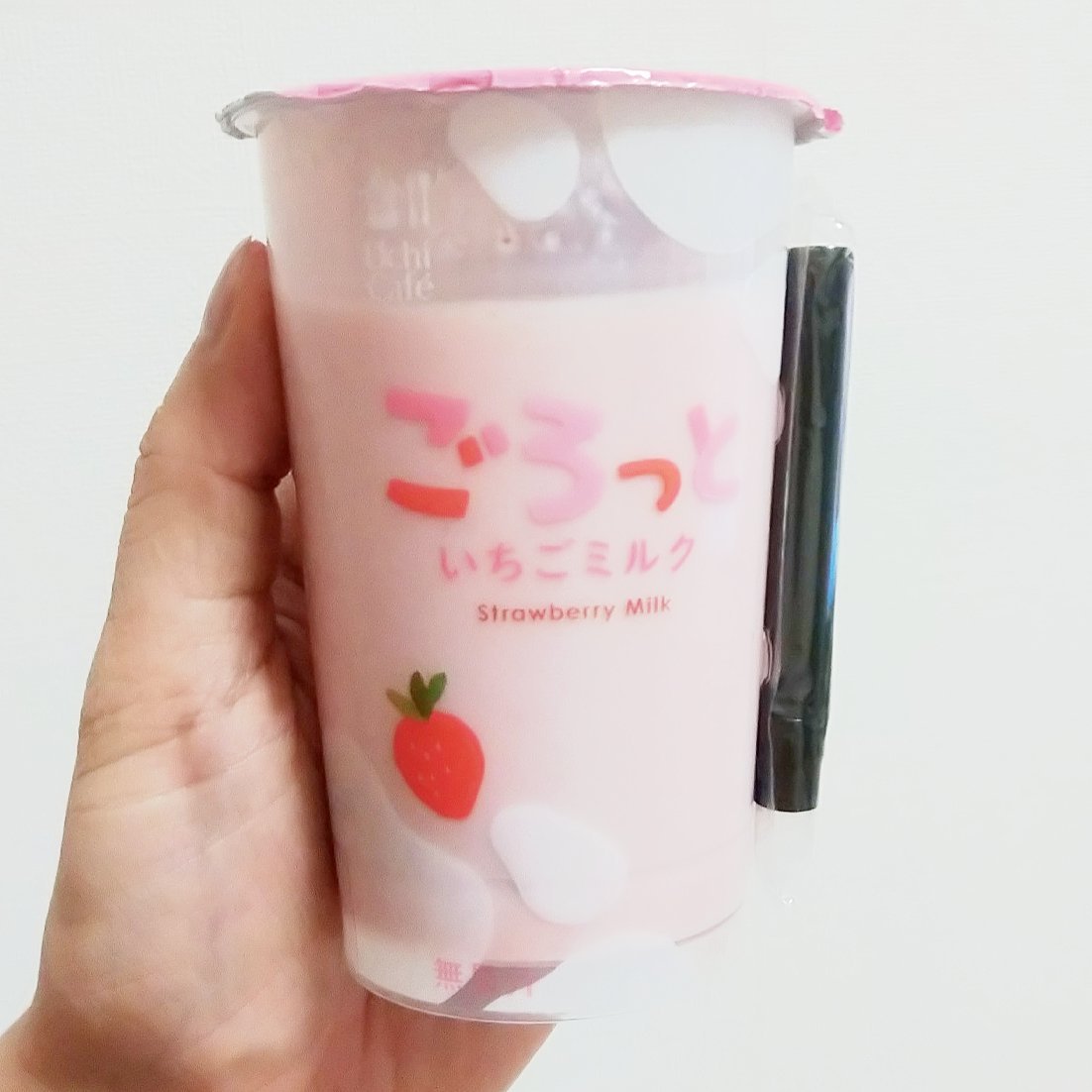 #いちごミルクラブ #東京めいらく千葉工場 #ごろっといちごミルク 謎イチゴ系－－－☆－本物イチゴ系甘さ強め系－－☆－－控え目系こってり系－－☆－－さっぱり系超ミルク系－－☆－－生クリーム系おもいで度－－☆－－ #侍猫度こってり激甘な苺ミルク！名前の通りゴロゴロ苺も美味しいのですがね、こってりなのがとても良い！前回のいちごミルクのが練乳的な甘さがあった気がしない？でもまぁ、コンビニいちごミルクではトップレベルの激甘っぷりを味わえますぞ。ローソンで買ったやつだよ。#いちごオレ #いちごオレ味 #いちごミルク #いちごミルクみたい #いちご牛乳 #いちご牛乳味 #イチゴ牛乳 #いちご牛乳クラブ #苺牛乳 #苺牛乳が好き #苺ミルク #苺スイーツ #苺 #苺好きに生まれたからには #メソギア派 #糖分 #いちごミルク味 #スイーツ #スイーツ好き #スイーツスタグラム #スイーツタイム #スイーツ写真 #strawberry #strawberrymilk